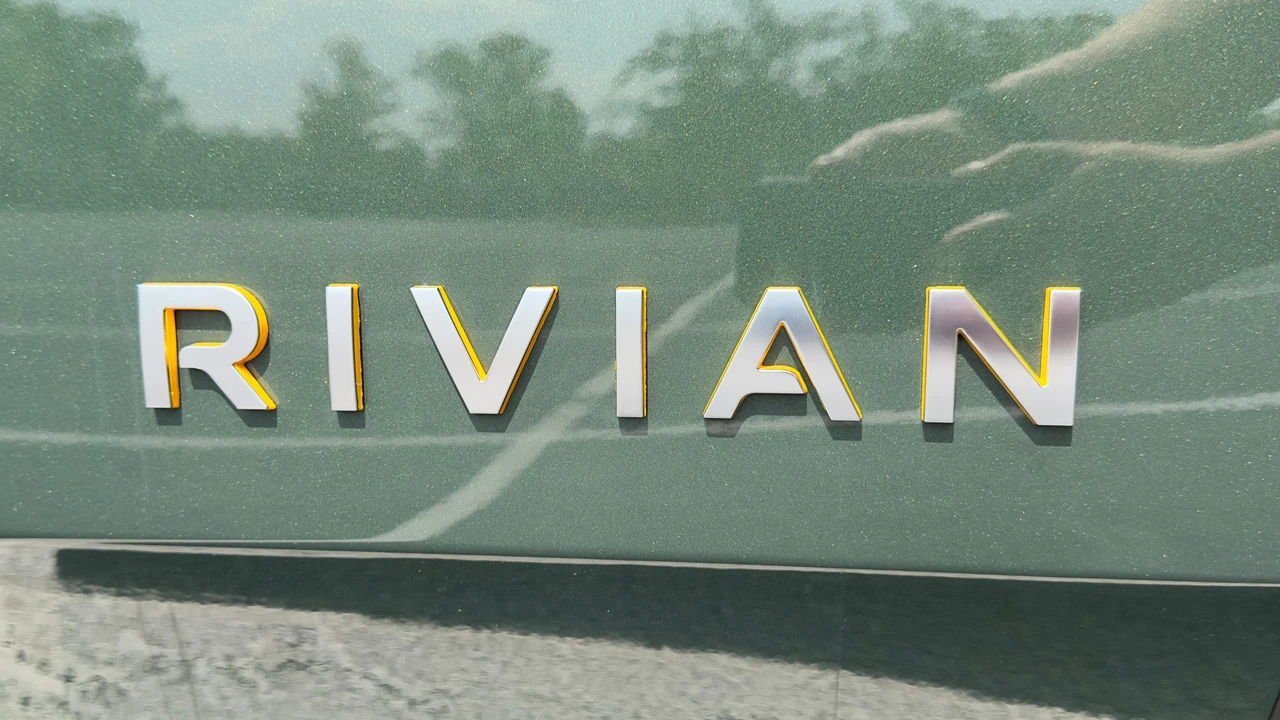 2023 Rivian R1S - Image 22 of 31