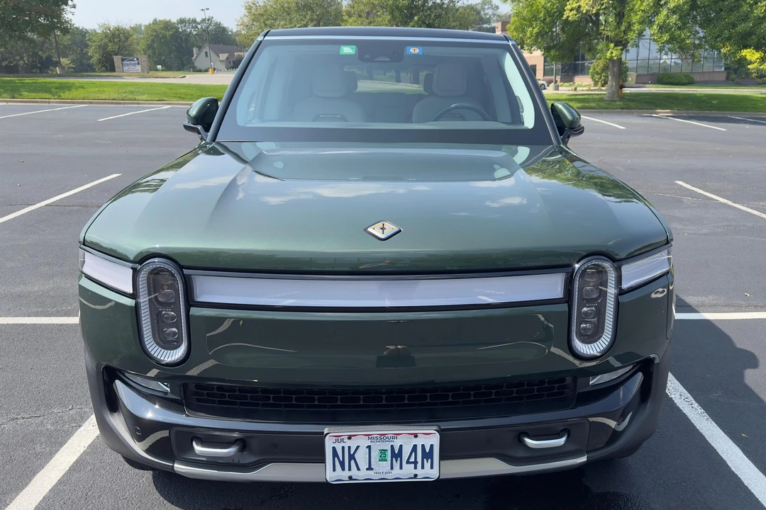 2023 Rivian R1S - Image 2 of 31