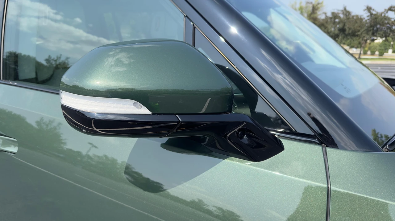 2023 Rivian R1S - Image 26 of 31