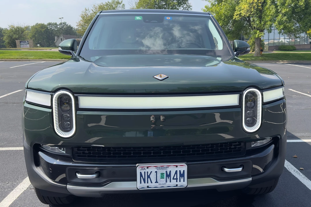 2023 Rivian R1S - Image 9 of 31
