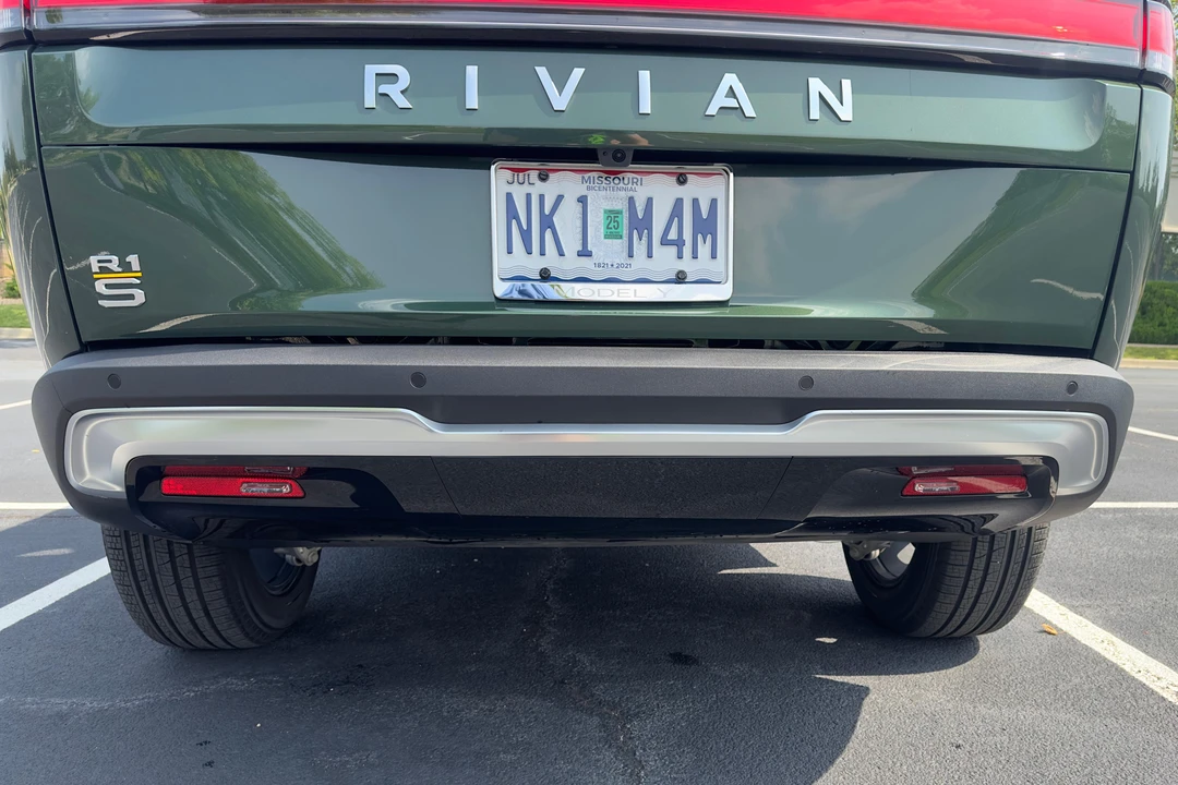 2023 Rivian R1S - Image 25 of 31