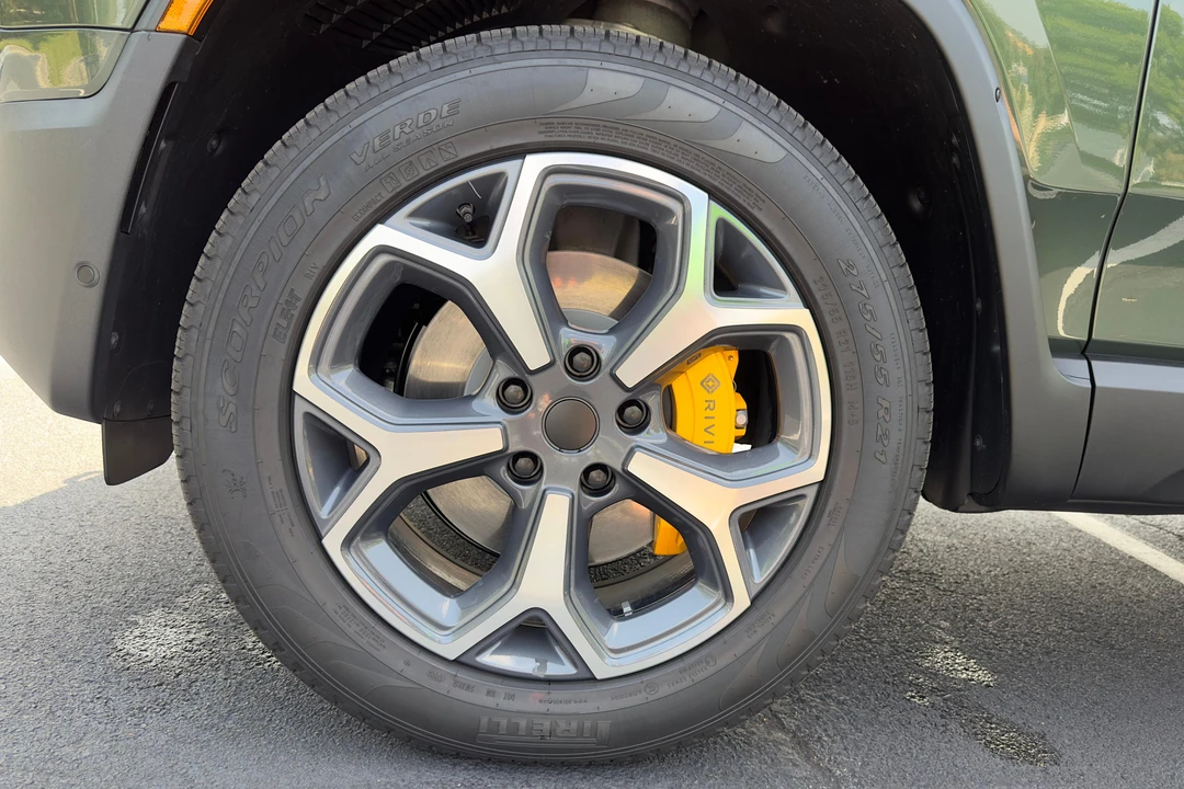 2023 Rivian R1S - Image 29 of 31