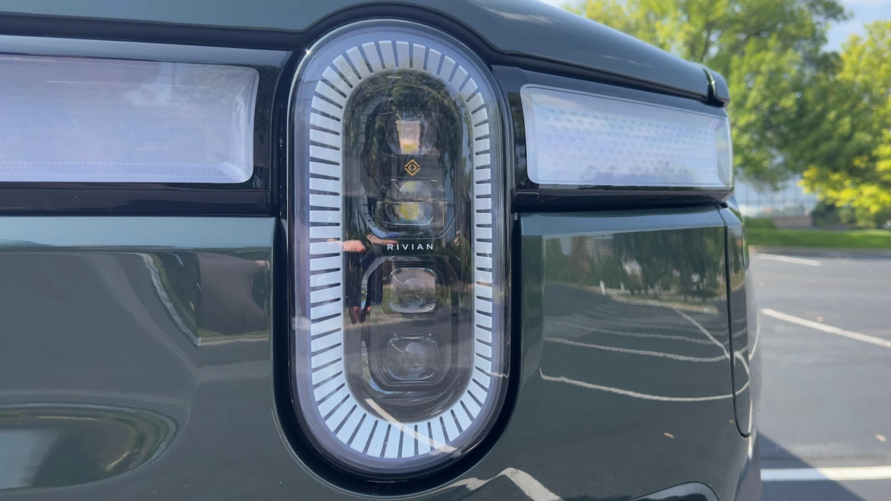 2023 Rivian R1S - Image 20 of 31
