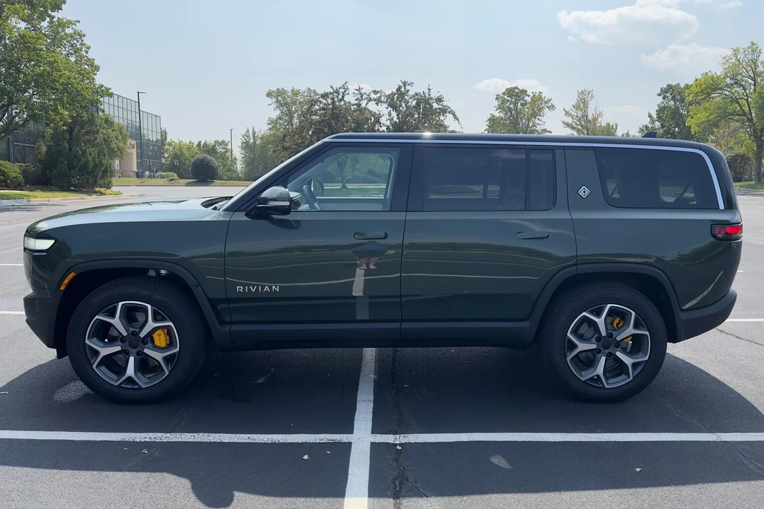 2023 Rivian R1S - Image 3 of 31