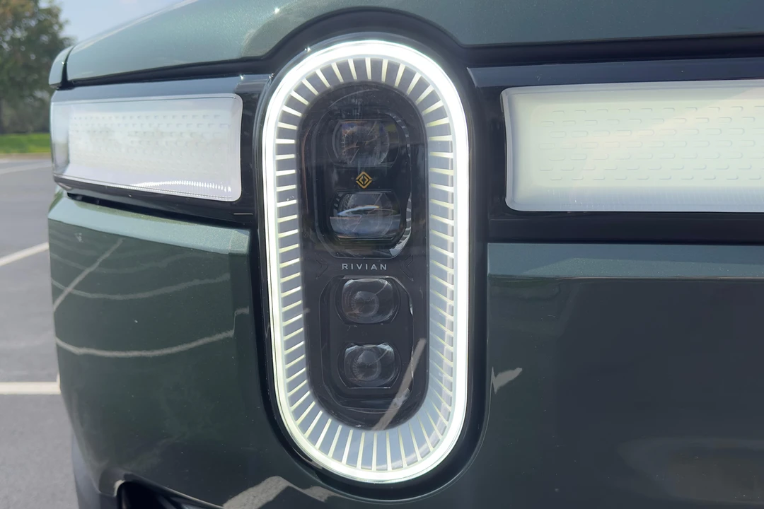 2023 Rivian R1S - Image 19 of 31