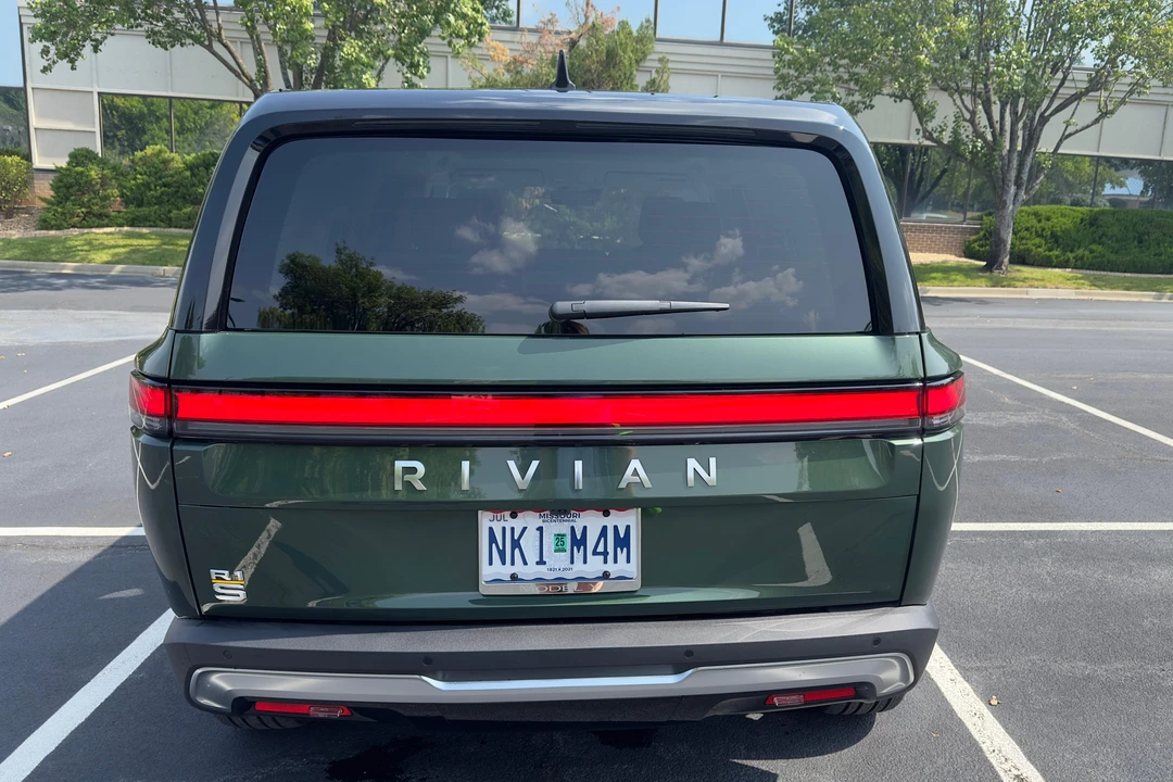 2023 Rivian R1S - Image 14 of 31