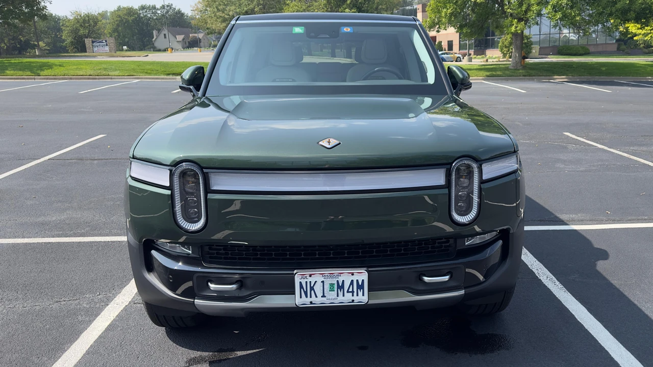 2023 Rivian R1S - Image 7 of 31