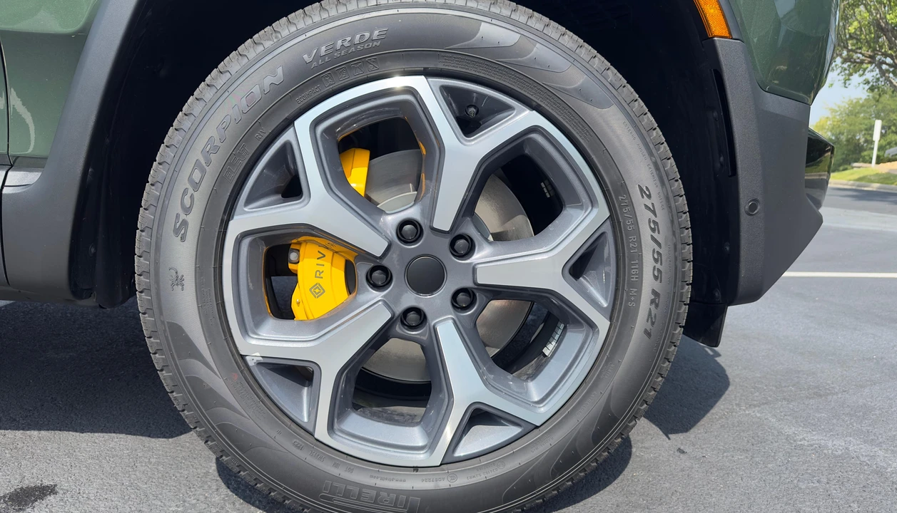 2023 Rivian R1S - Image 31 of 31
