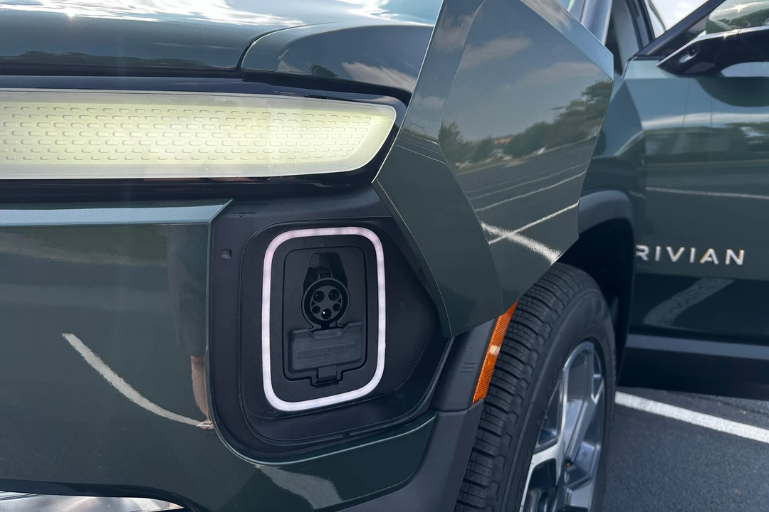 2023 Rivian R1S - Image 21 of 31