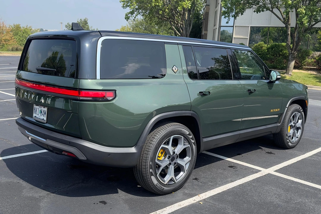 2023 Rivian R1S - Image 4 of 31