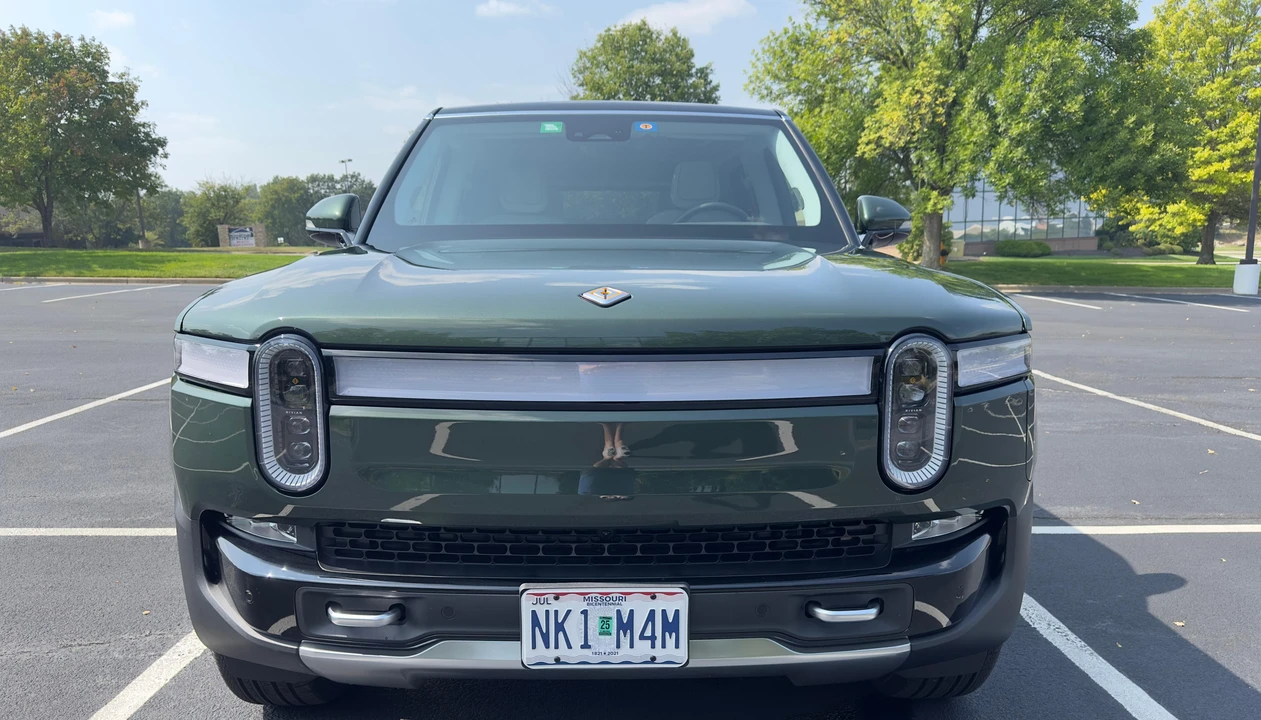 2023 Rivian R1S - Image 8 of 31