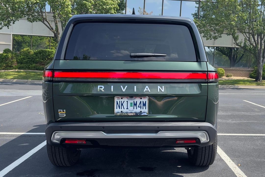 2023 Rivian R1S - Image 5 of 31