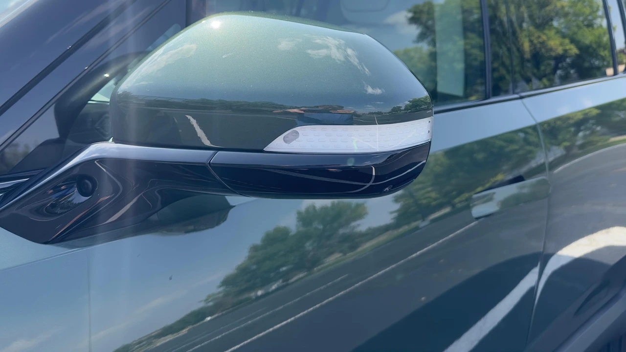 2023 Rivian R1S - Image 23 of 31