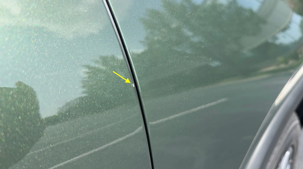 2023 Rivian R1S - Image 28 of 31
