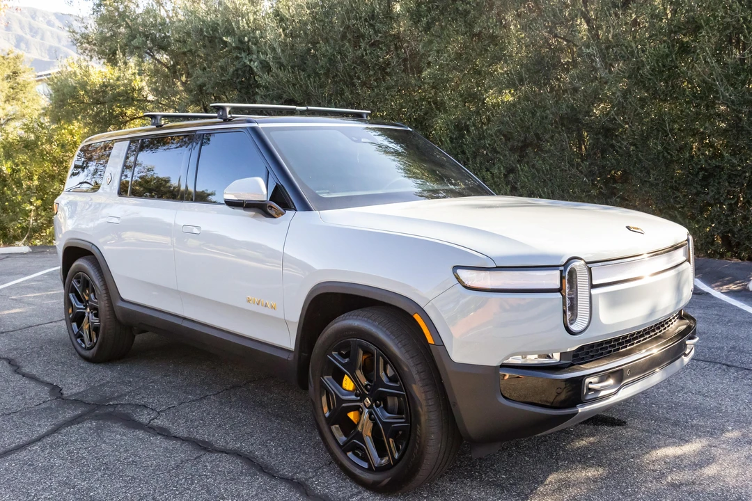 2023 Rivian R1S - Image 13 of 31
