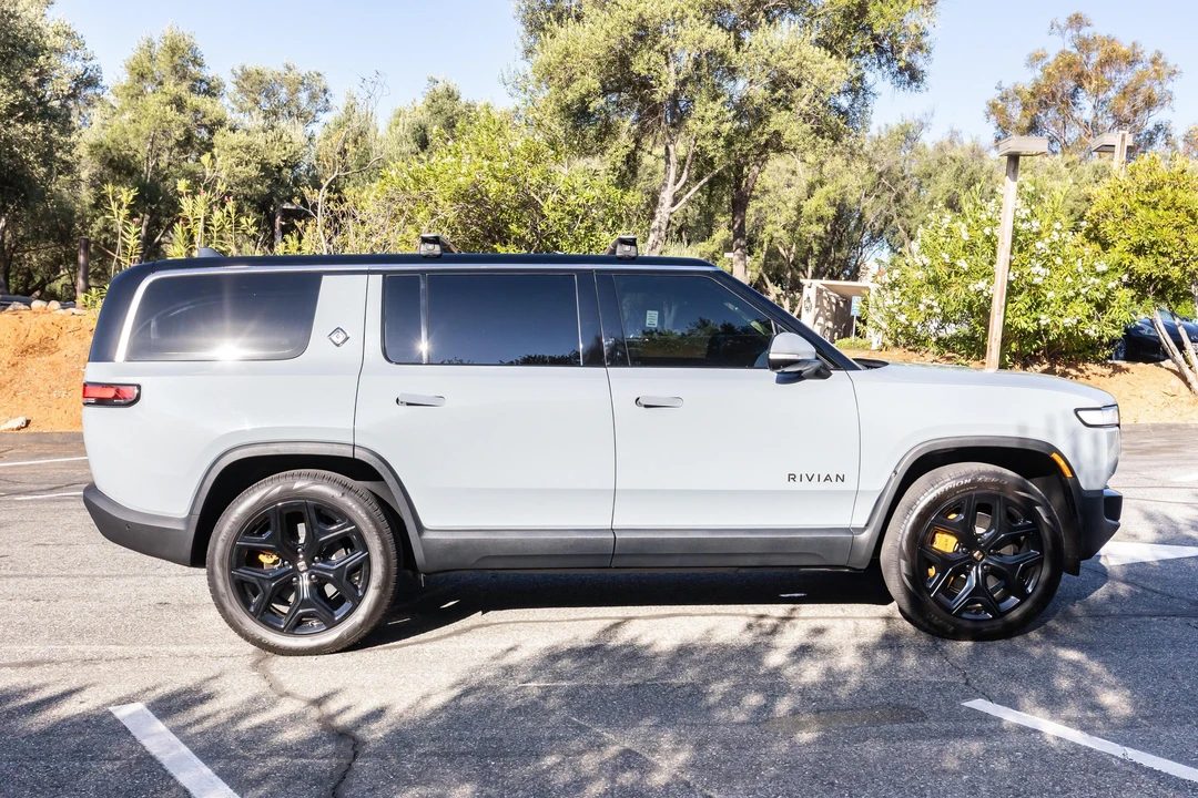 2023 Rivian R1S - Image 3 of 31