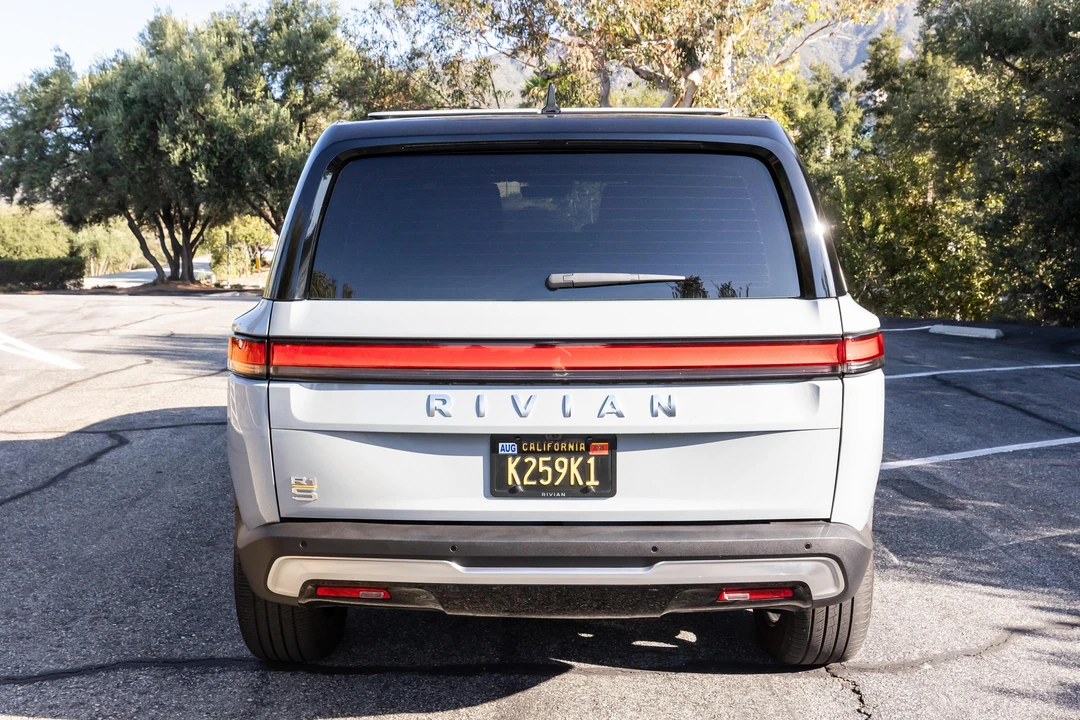 2023 Rivian R1S - Image 12 of 31