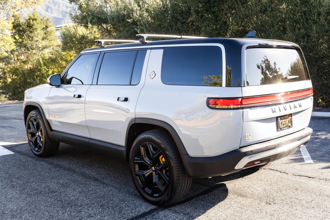 2023 Rivian R1S - Image 4 of 31