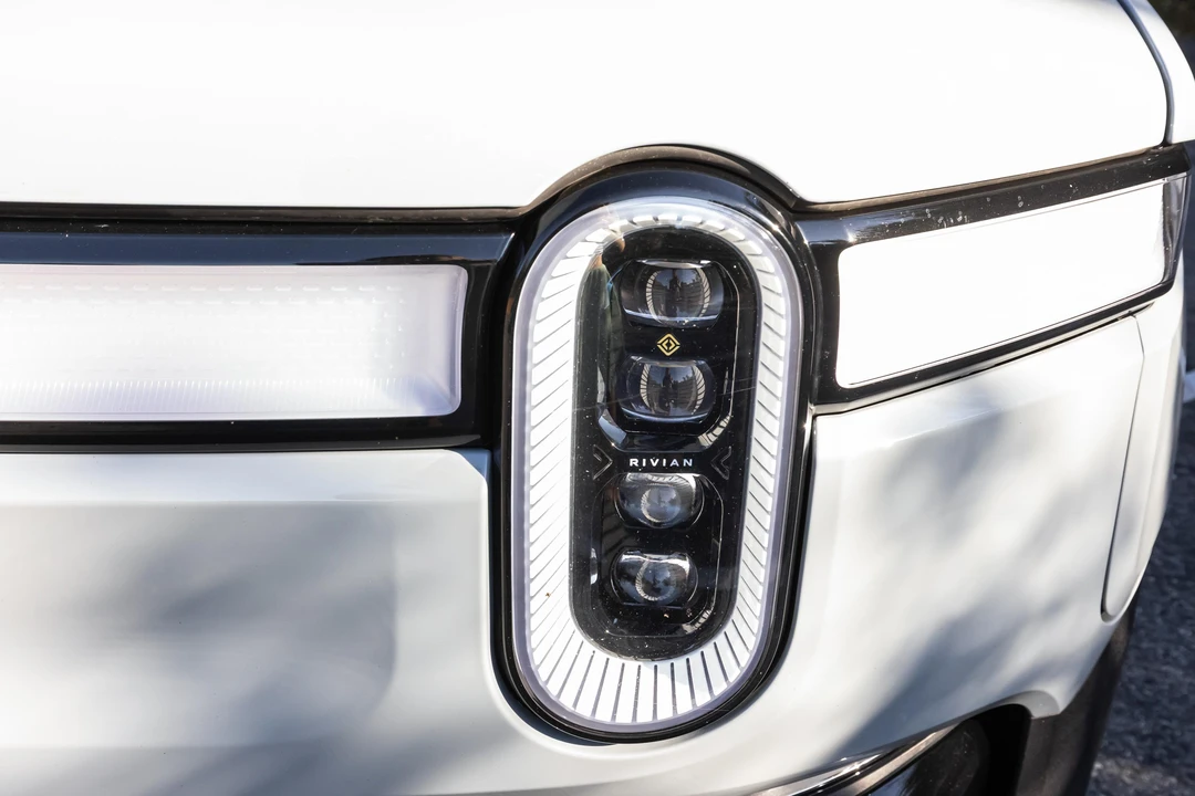 2023 Rivian R1S - Image 20 of 31