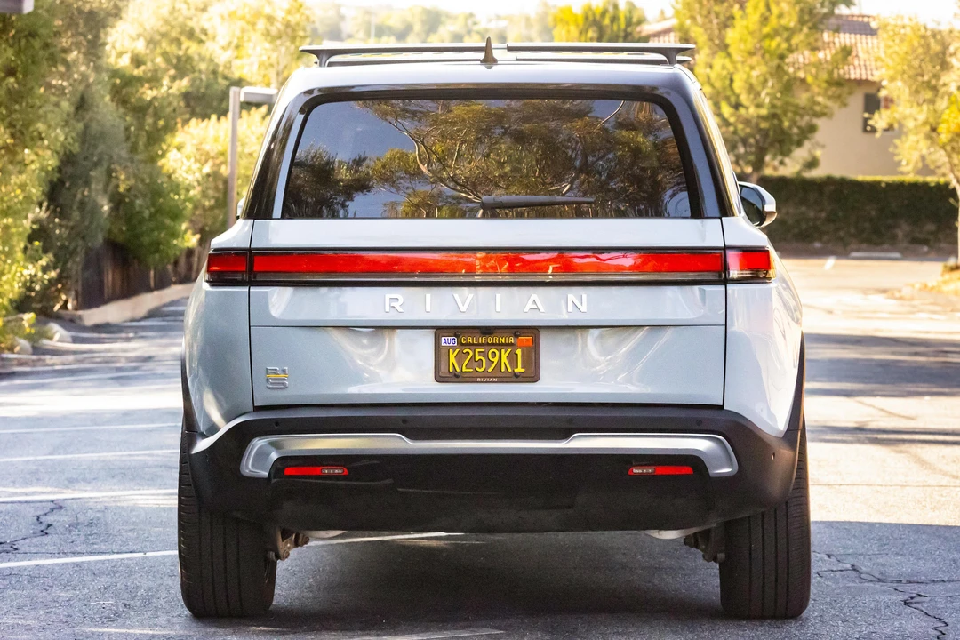 2023 Rivian R1S - Image 5 of 31