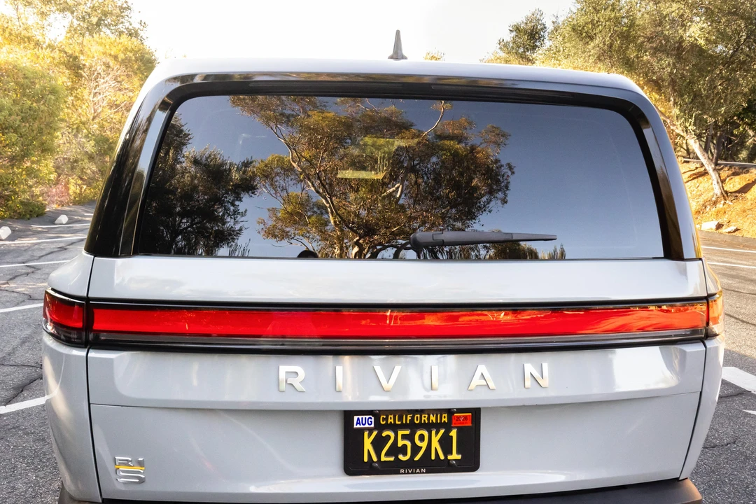 2023 Rivian R1S - Image 21 of 31