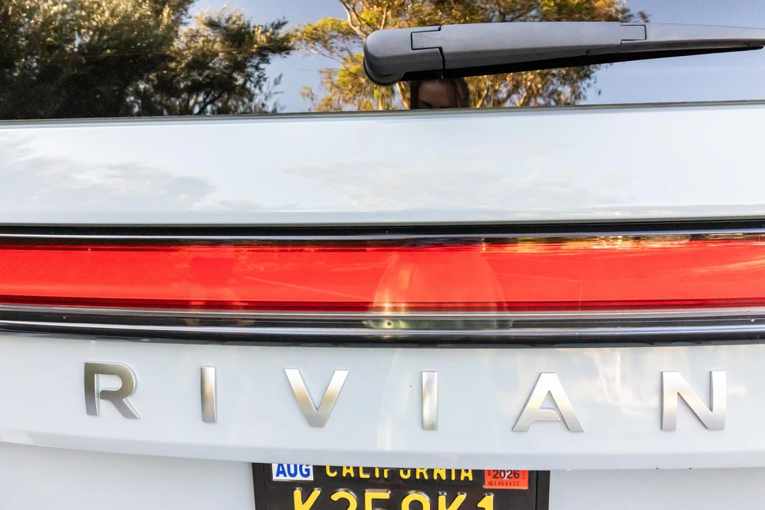 2023 Rivian R1S - Image 22 of 31