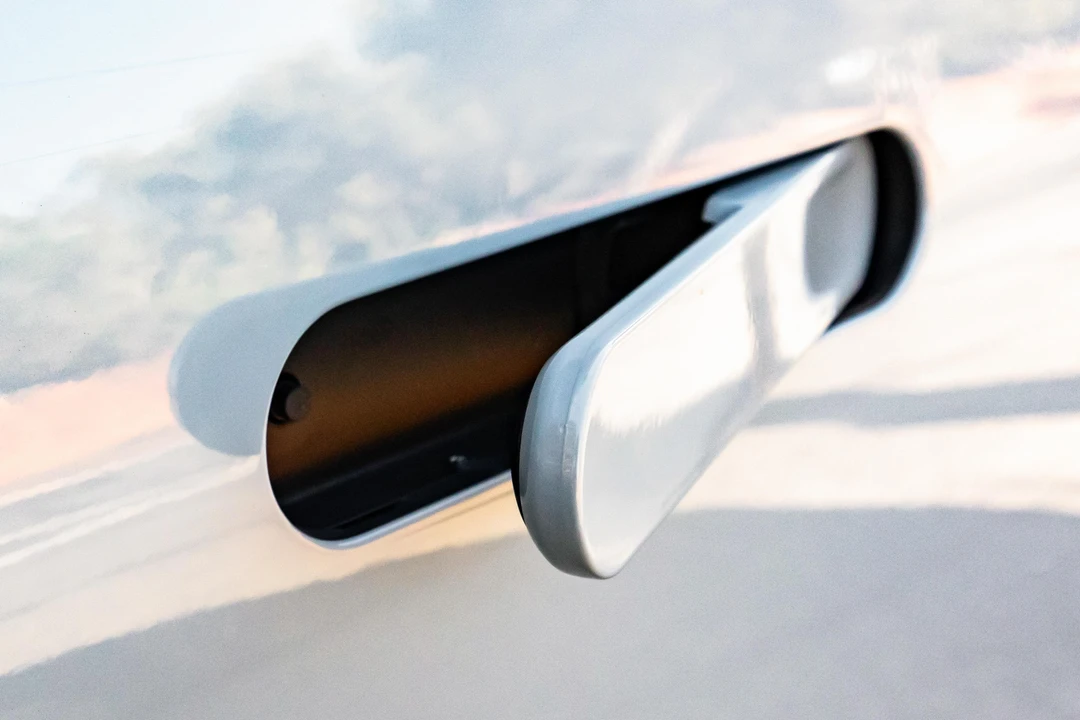 2023 Rivian R1S - Image 23 of 31