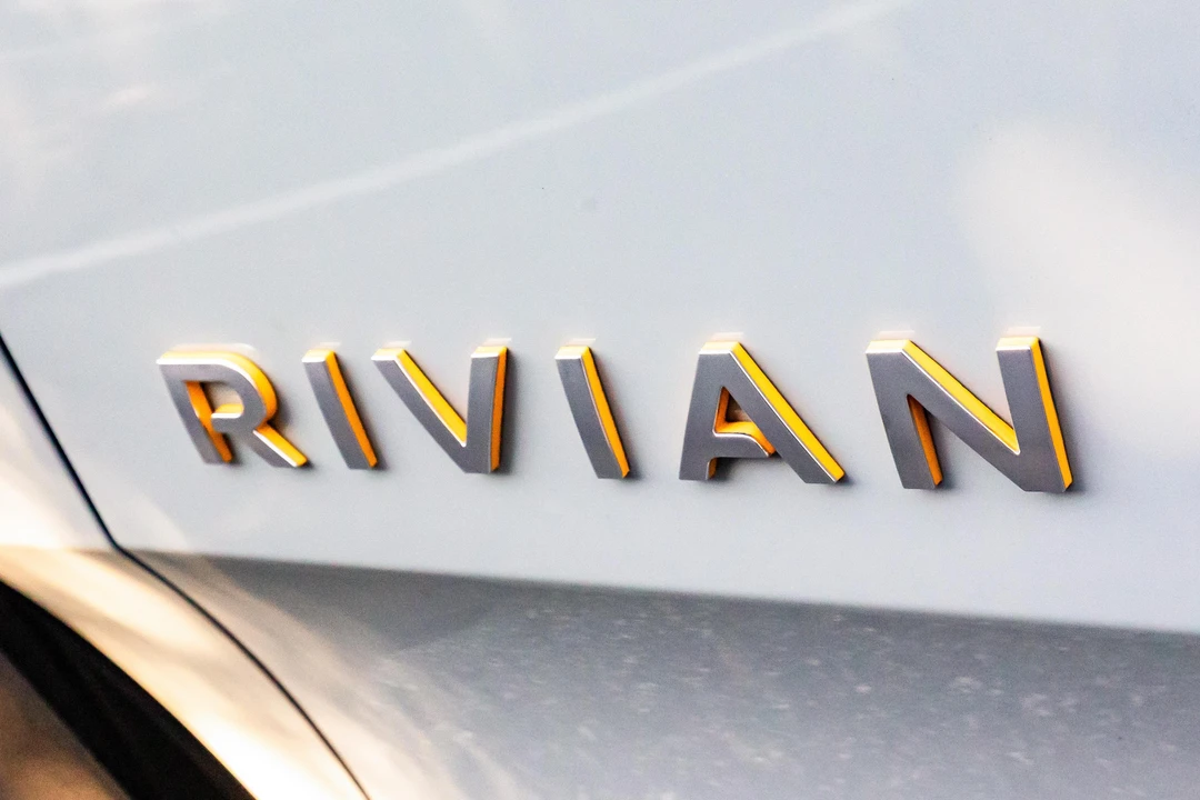2023 Rivian R1S - Image 27 of 31