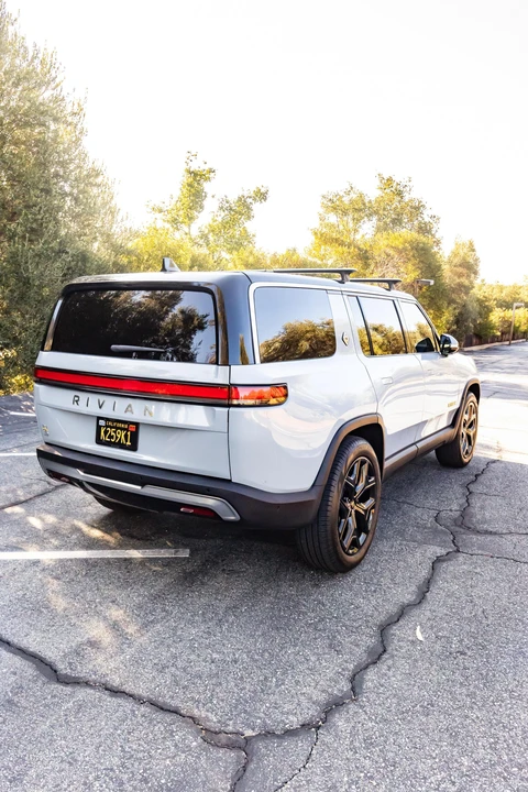 2023 Rivian R1S - Image 7 of 31