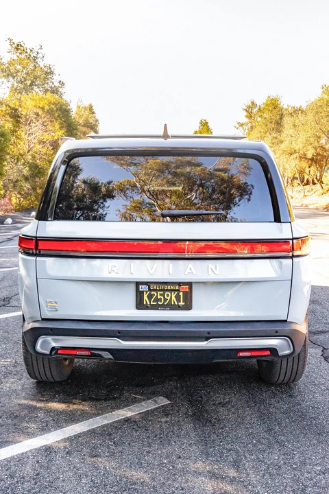 2023 Rivian R1S - Image 8 of 31