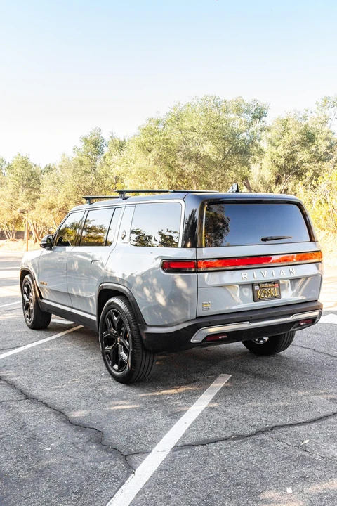 2023 Rivian R1S - Image 9 of 31