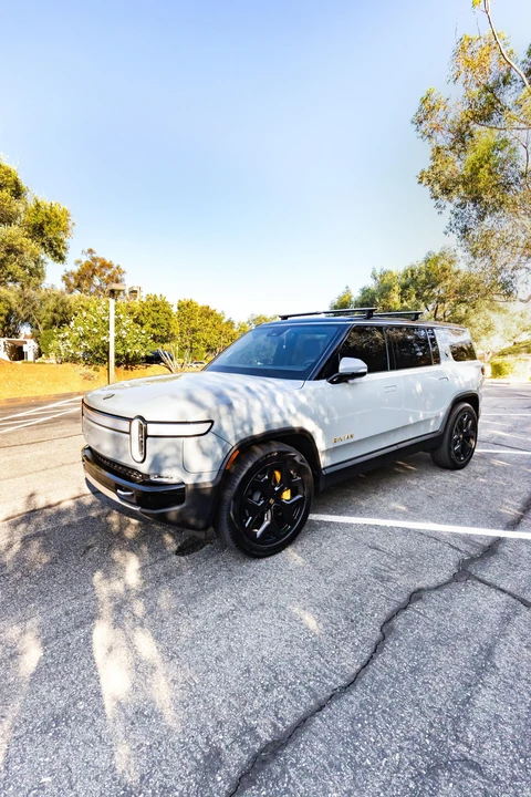 2023 Rivian R1S - Image 11 of 31