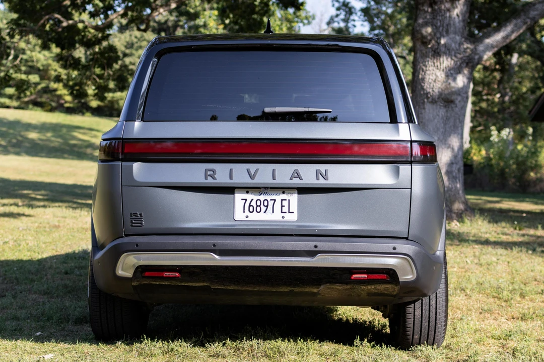 2023 Rivian R1S - Image 5 of 31