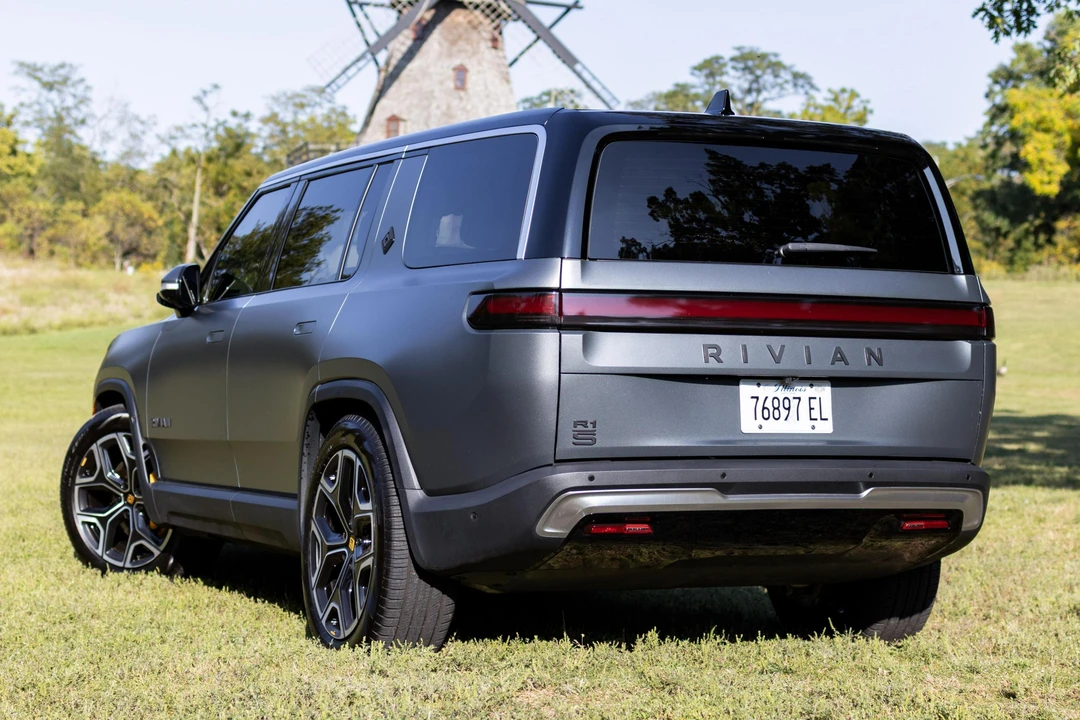 2023 Rivian R1S - Image 4 of 31
