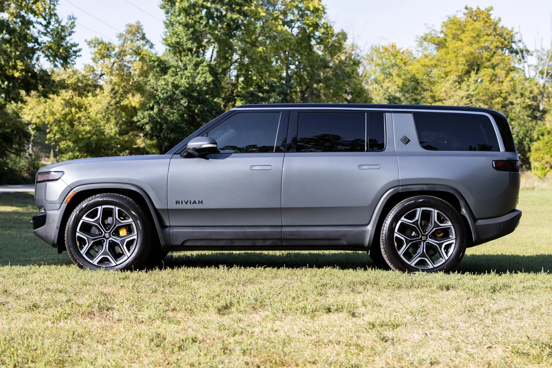 2023 Rivian R1S - Image 3 of 31
