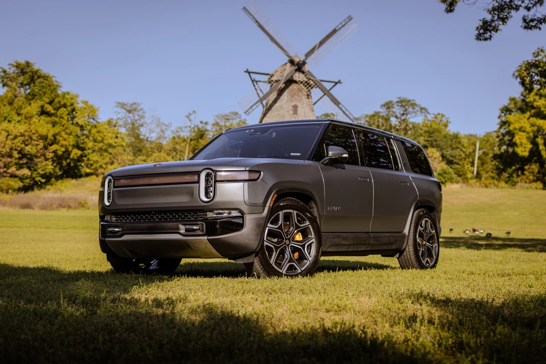 2023 Rivian R1S - Image 7 of 31