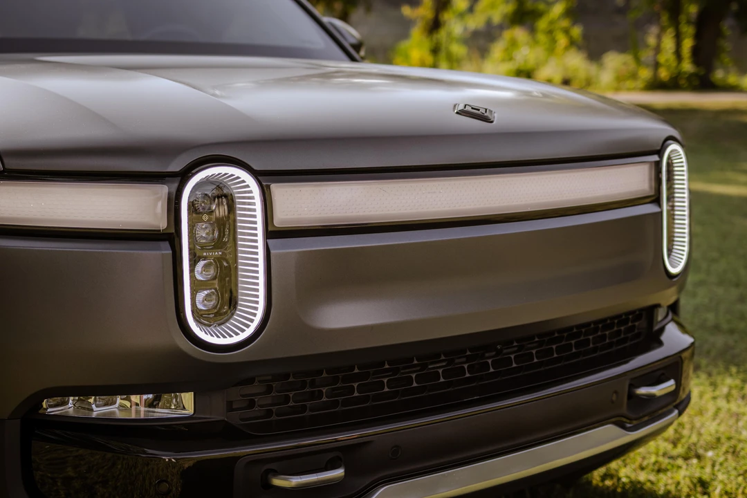 2023 Rivian R1S - Image 13 of 31