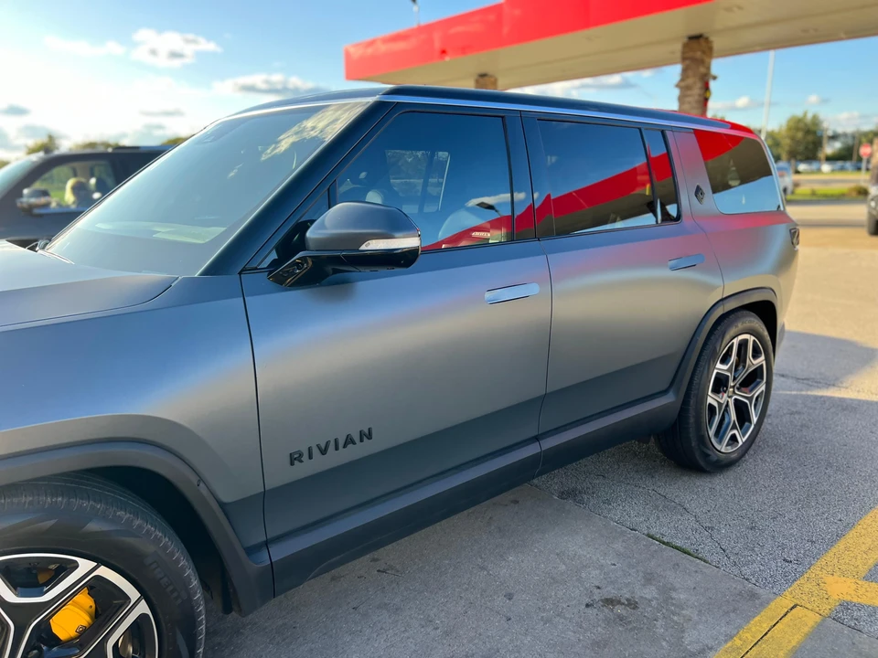 2023 Rivian R1S - Image 15 of 31