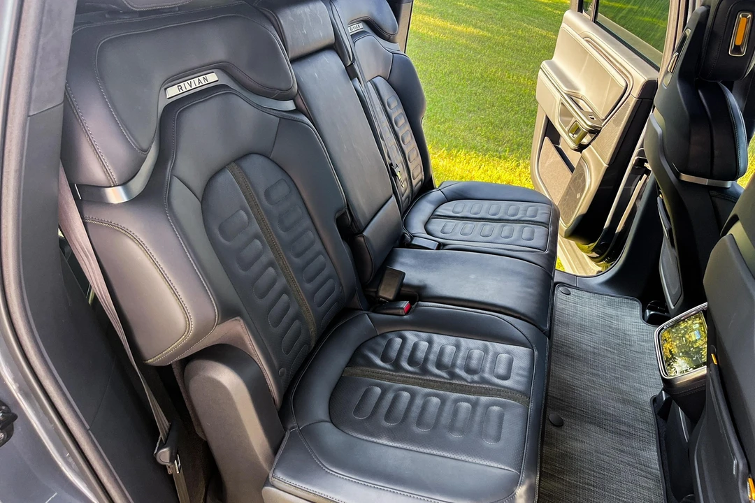2023 Rivian R1S - Image 30 of 31