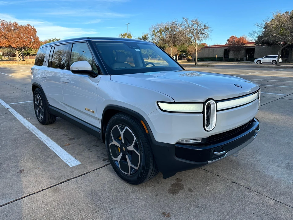 2023 Rivian R1S - Image 31 of 31