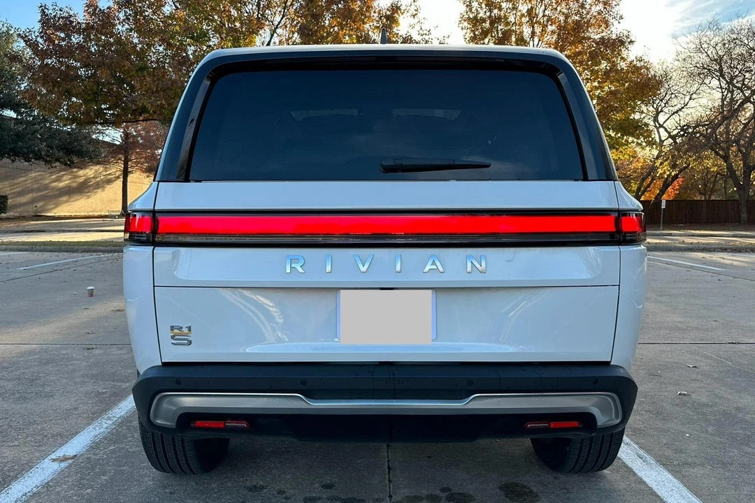2023 Rivian R1S - Image 5 of 31