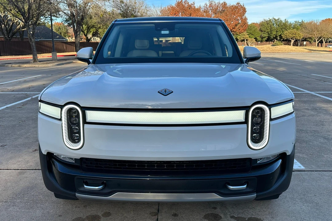 2023 Rivian R1S - Image 2 of 31