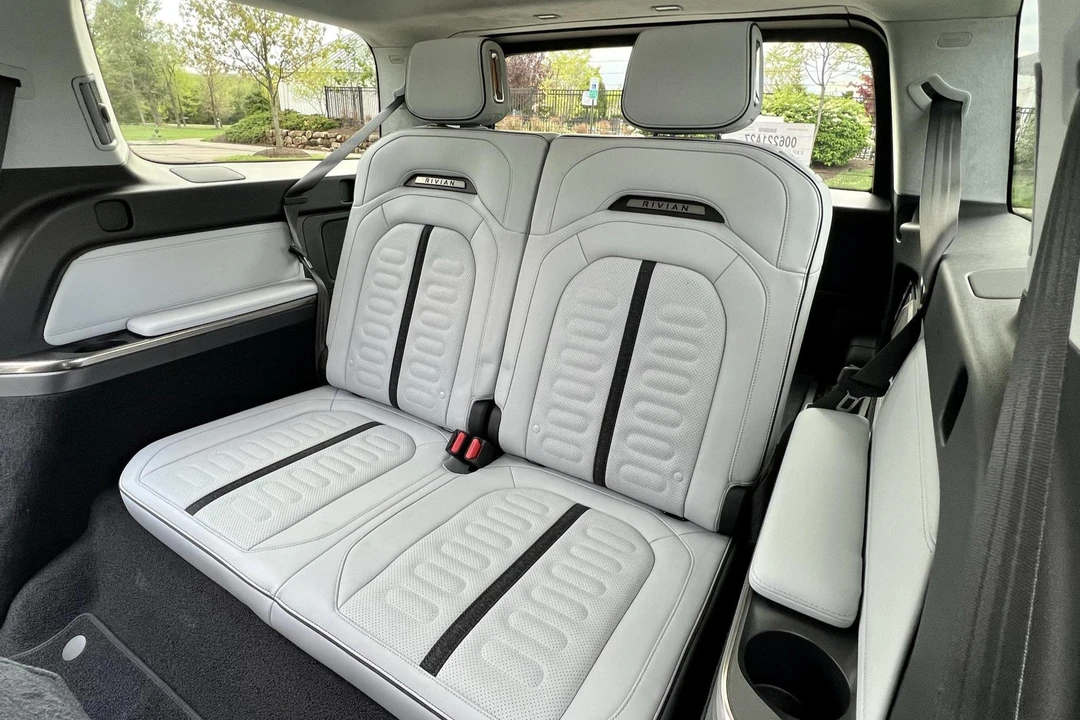 2023 Rivian R1S - Image 31 of 31