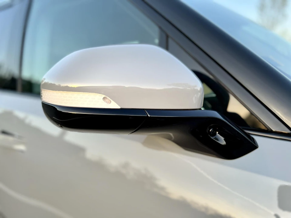 2023 Rivian R1S - Image 24 of 31