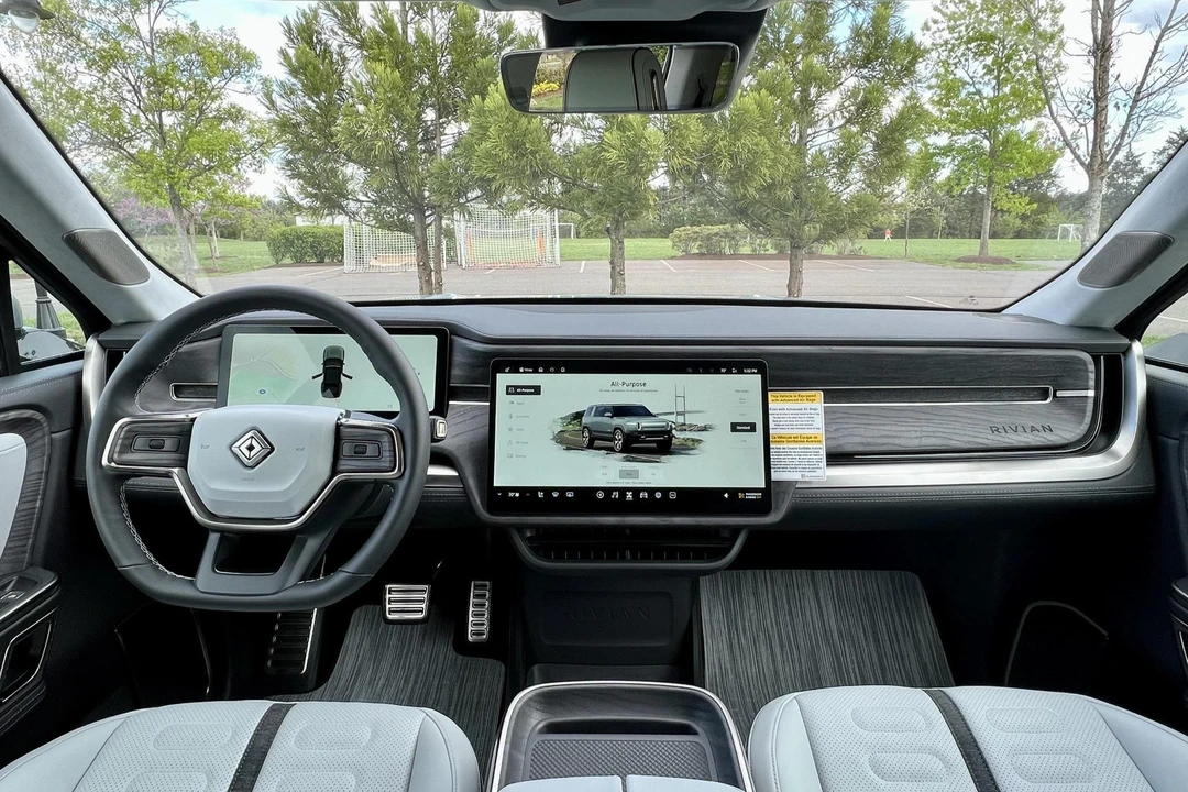 2023 Rivian R1S - Image 29 of 31