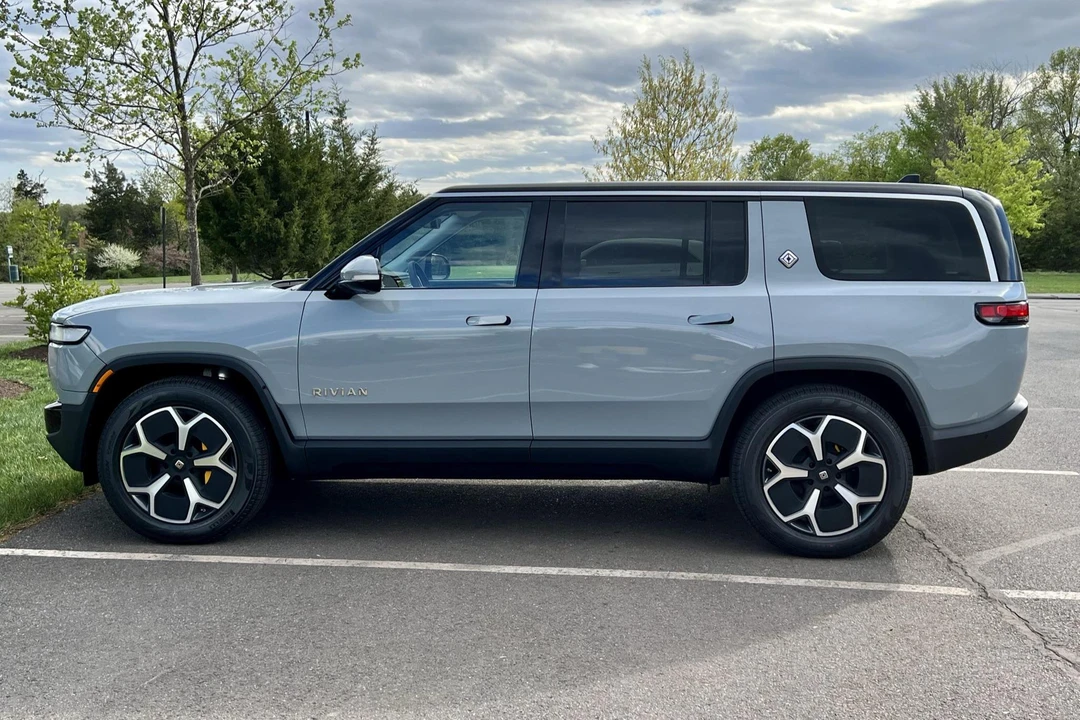 2023 Rivian R1S - Image 3 of 31