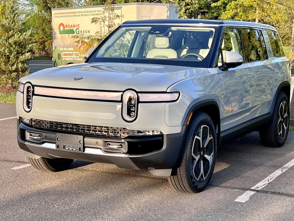 2023 Rivian R1S - Image 7 of 31
