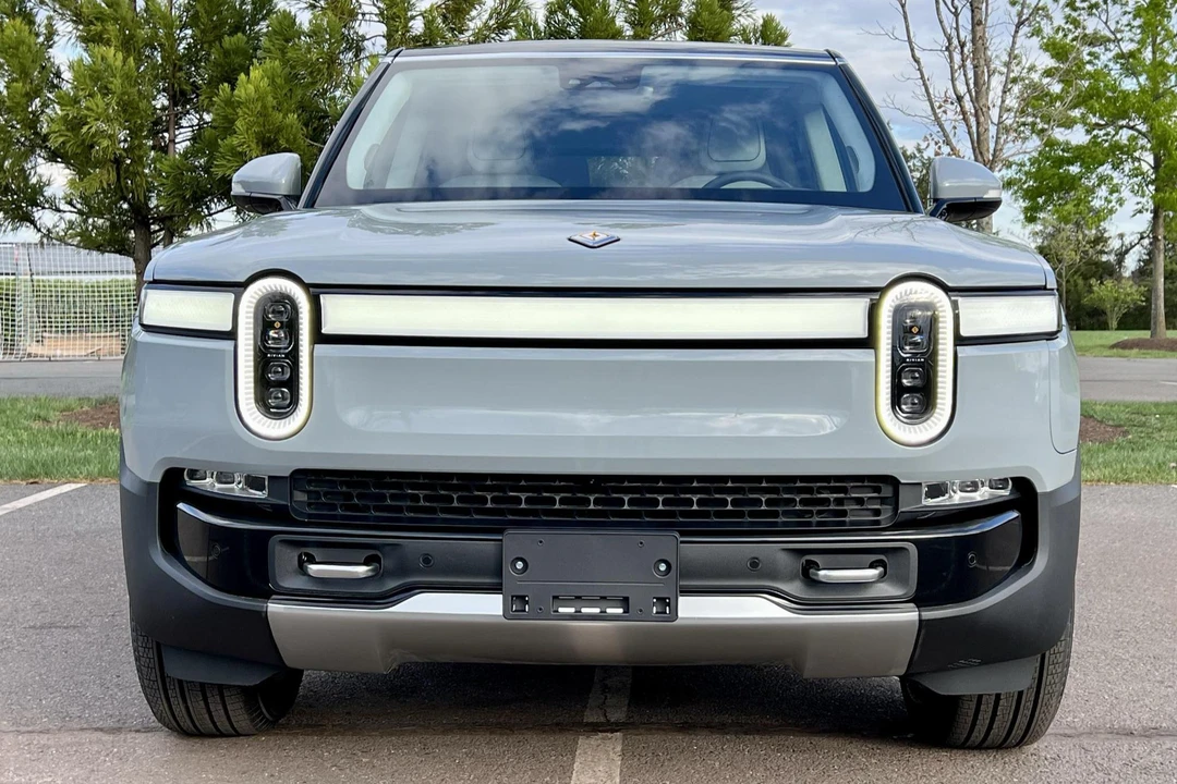 2023 Rivian R1S - Image 2 of 31