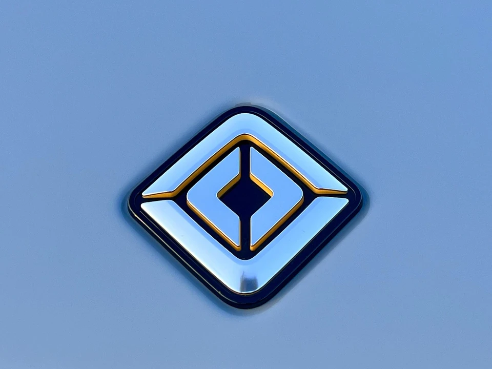 2023 Rivian R1S - Image 17 of 31