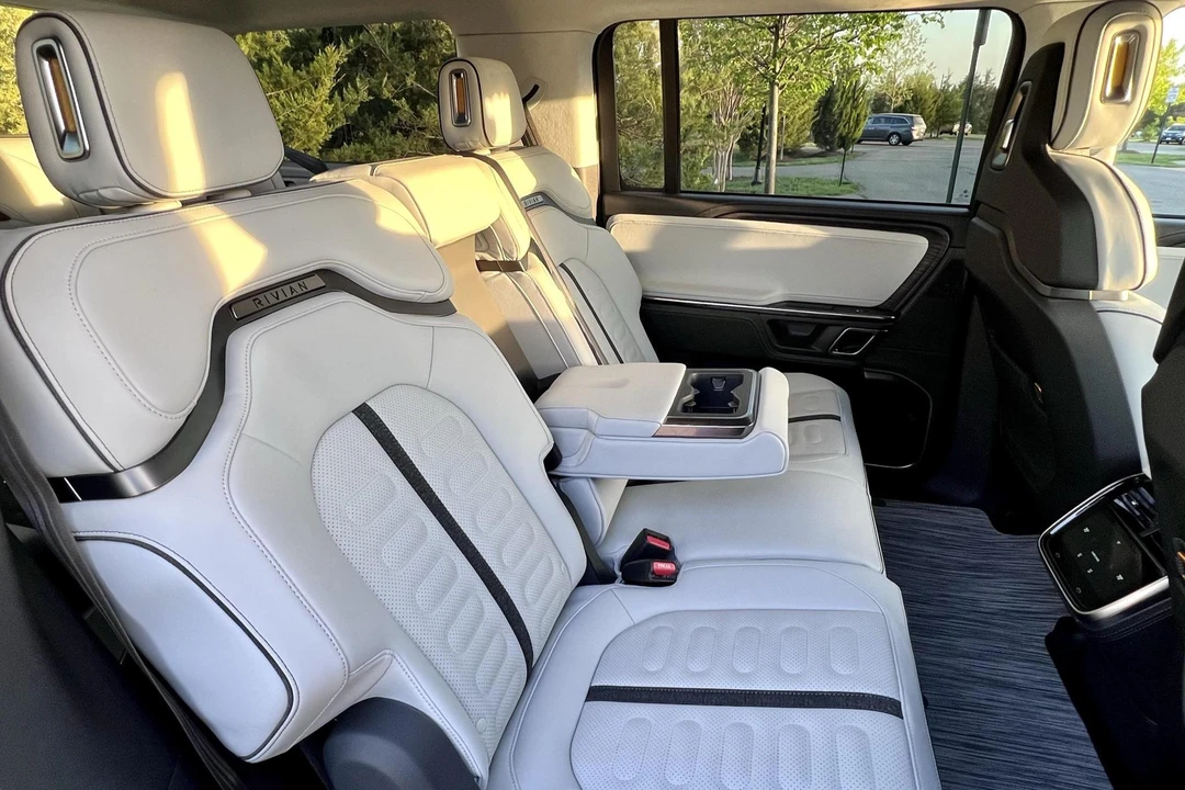 2023 Rivian R1S - Image 30 of 31